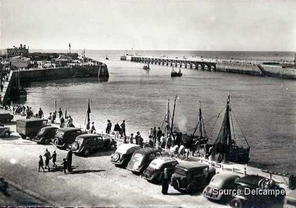 76 Le Treport Entree du Port.jpg